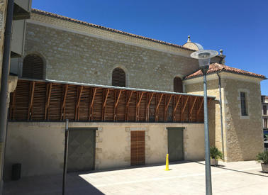 Travaux de charpente traditionnelle au théâtre municipal de Condom