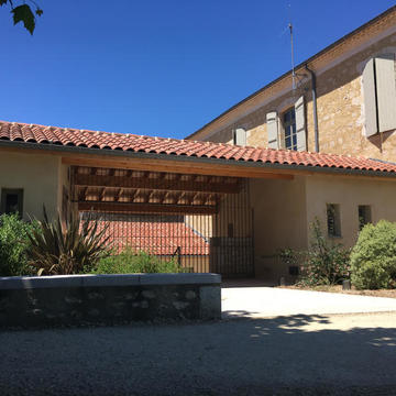 Travaux de charpente traditionnelle au théâtre municipal de Condom