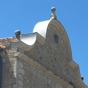 Travaux de charpente traditionnelle au théâtre municipal de Condom