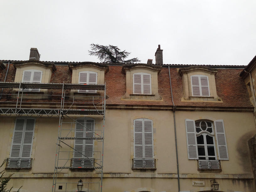 Pose de couverture en tuiles plates à Condom