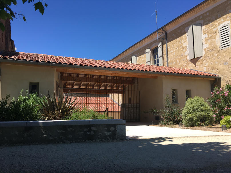 Travaux de charpente traditionnelle au théâtre municipal de Condom