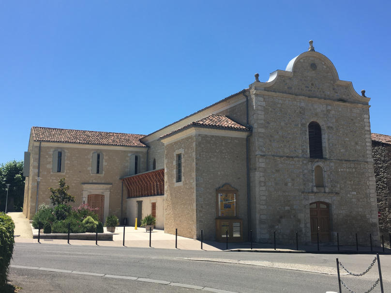 Travaux de charpente traditionnelle au théâtre municipal de Condom